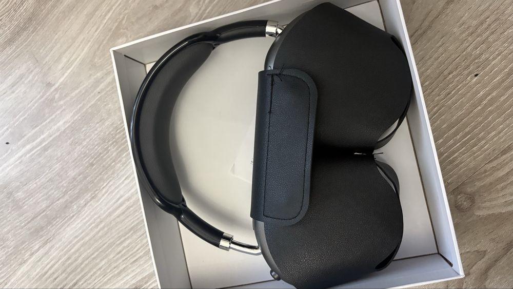 Vand casti AirPods max noi