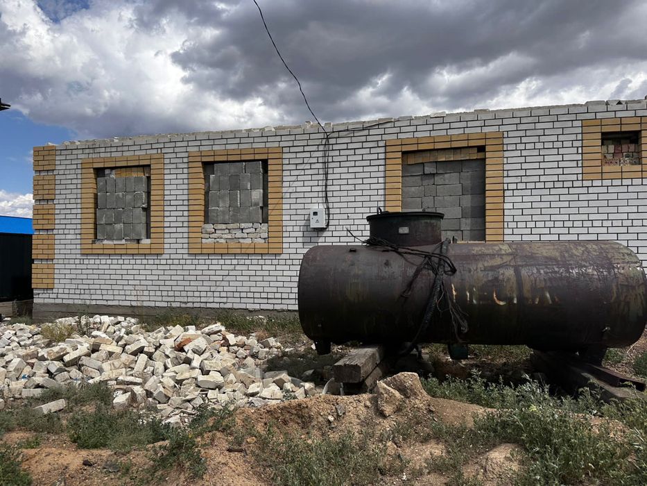 Продается черновой дом с участком