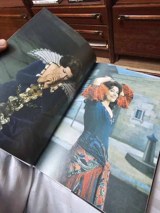 Книга Елена Образцова с иллюстрациями