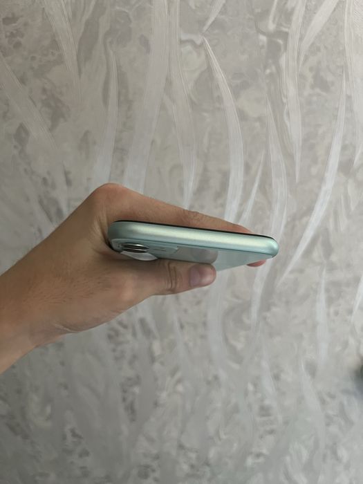 Продам IPhone 11 128gb
