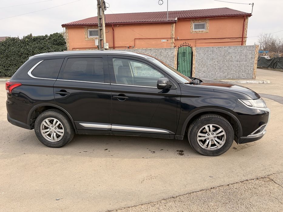 Mitsubishi outlender