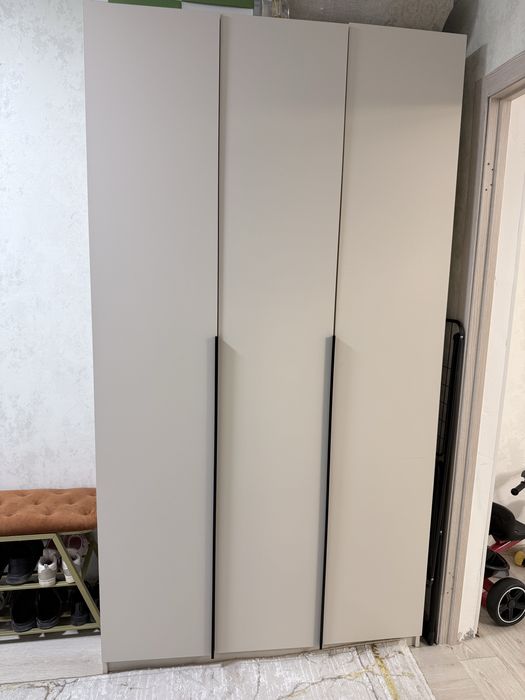 Продам шкаф срочно.