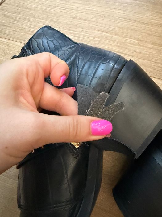 Ciocate negre cu catarame si tinte aurii Stradivarius