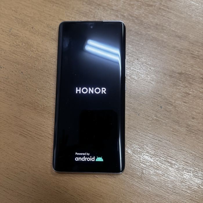 Продавам HONOR 50