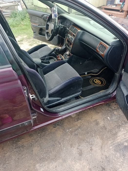 Тойота Карина е продам или обмен