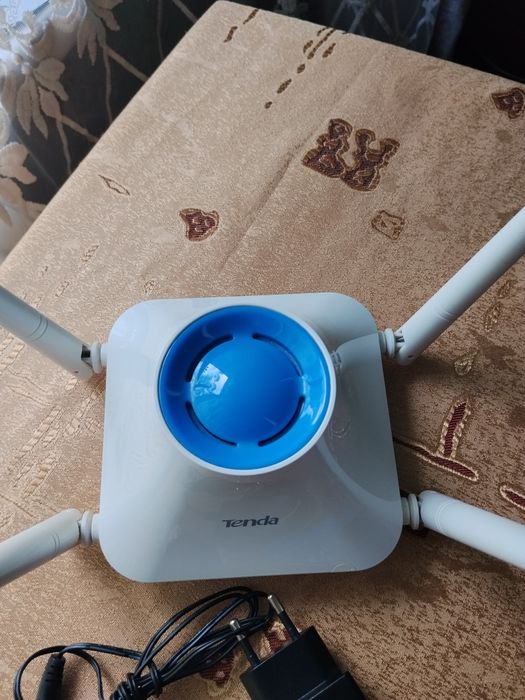 Продам WiFi роутер  Tenda  model F6.В рабочем состоянии.