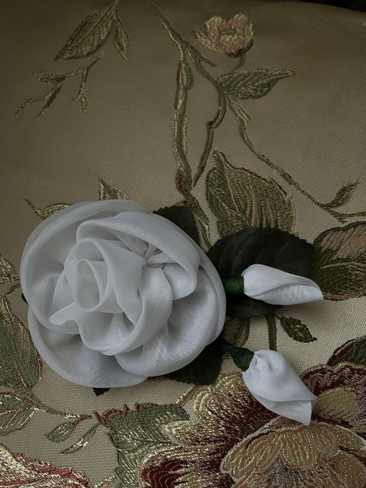 Декоративная роза из ткани