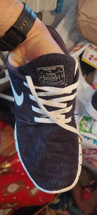 Маратонки NIKE...