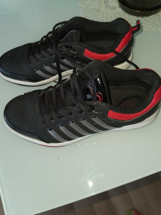 Удобни  маратонки