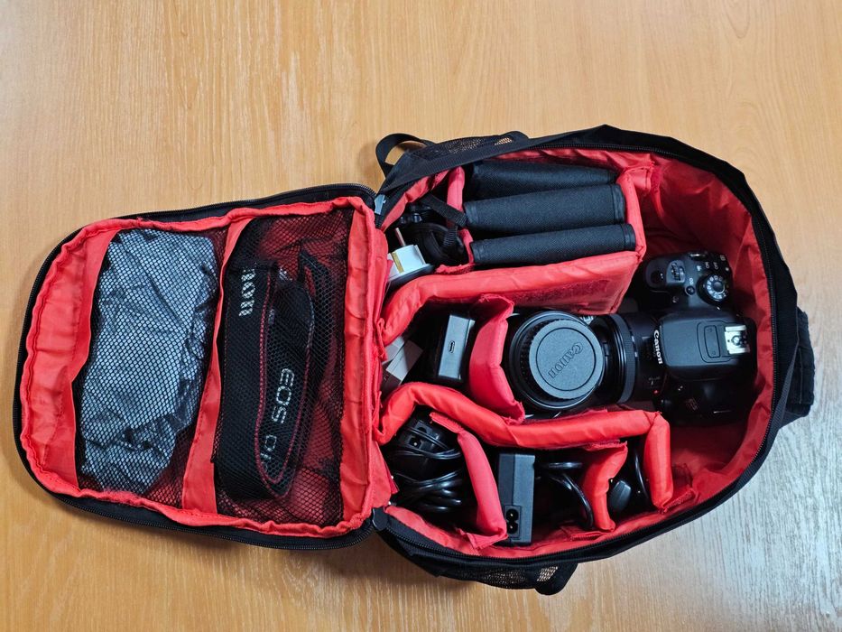 Продаю комплект Canon 700D, 18-135мм STM, 50мм STM, полный набор