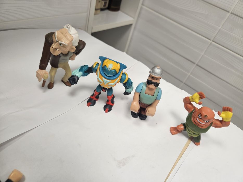 Lot 4 figurine de firma