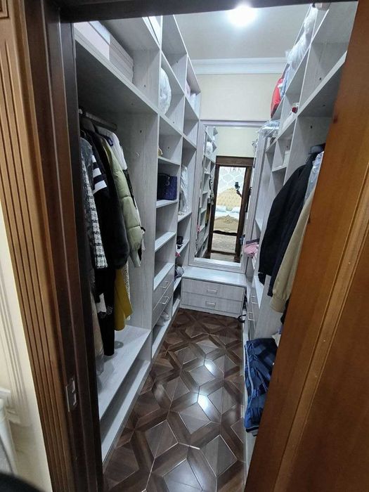 Sotiladi Amir Temur mahallada 2 qavatli uy 12 sotix, mo'ljal BM Univer