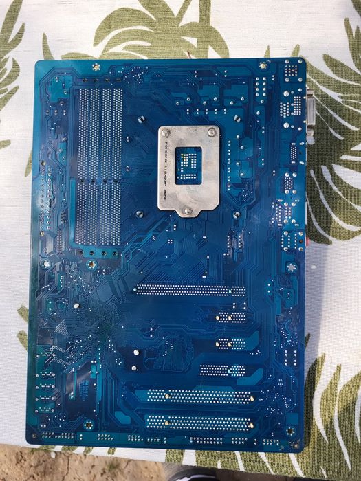 Vând placă de bază cu procesor i7 2600