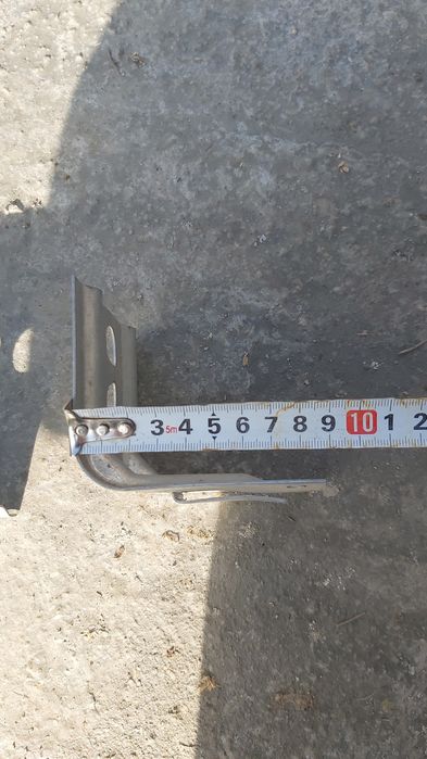 Крепежный кронштейн