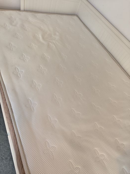 Vand saltea in stare foarte buna