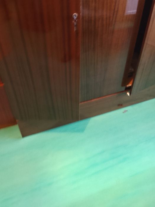 Одам шкаф и диван и кресло