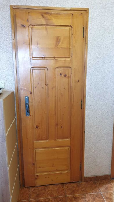 4бр.врати от масивно дърво