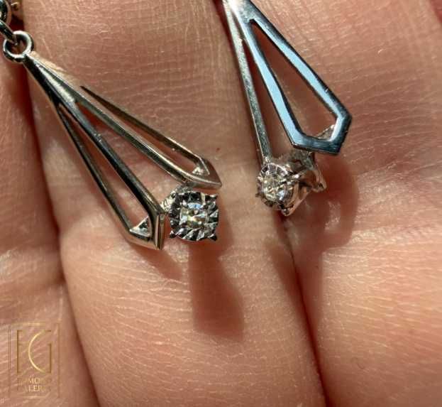 Pereche de cercei din aur alb, decorată cu diamante