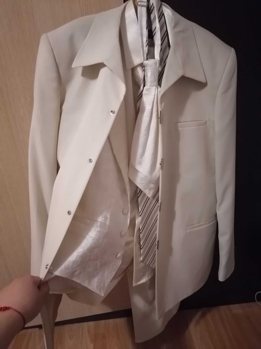 Мъжки костюм размер М