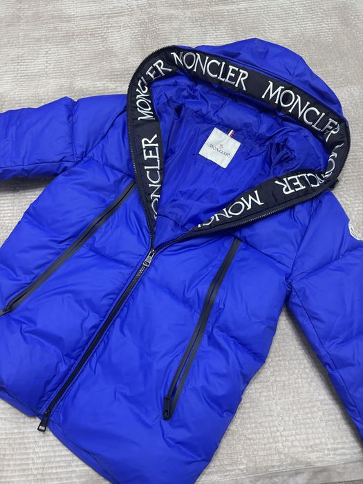 Куртка Moncler продам срочно