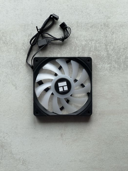 Ventilator NOU de pe Thermalright AXP120 X67, 12x15 low profile, PWM RGB