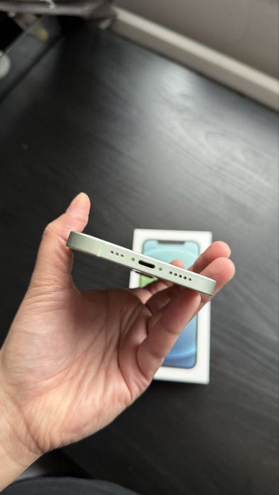 Срочно продам айфон 12