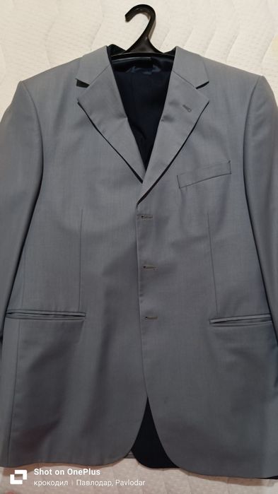 Продам два классических костюма срочно