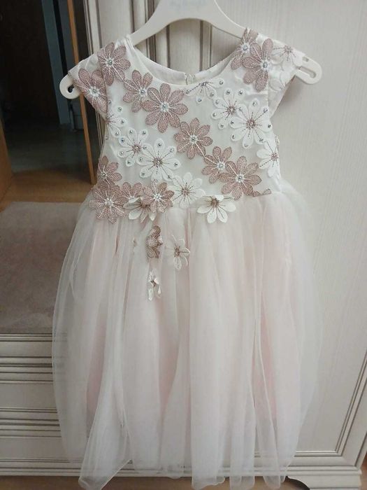 Нарядные платья на девочку 4-6 лет