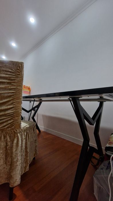 Продам стол и стулья