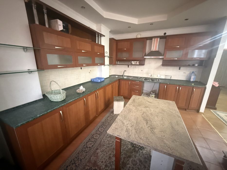 Мебель продаеться