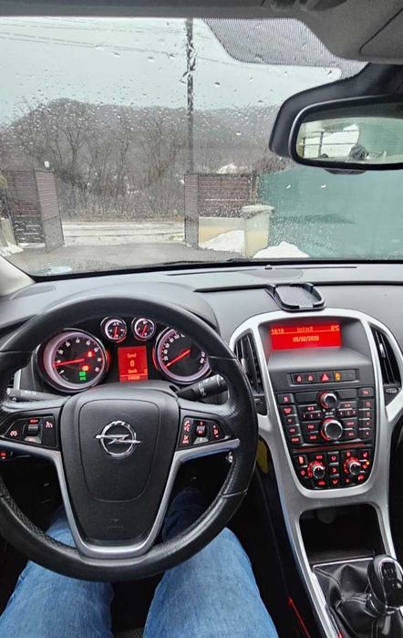 Opel Astra J 2011, 1.4turbo, benzina ,140cp, Cosmo- Innovation