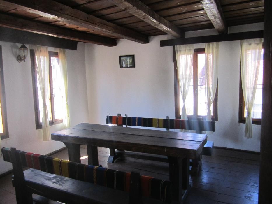 Дава се под наем Заведение в Банско - 200 кв.м за 1000 € - Снимка #5