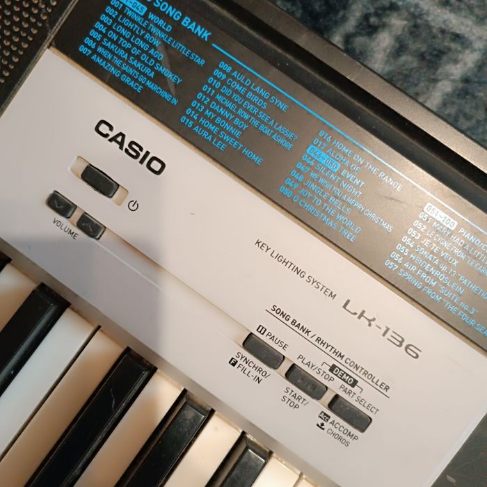 Синтезатор Casio  LK-136
