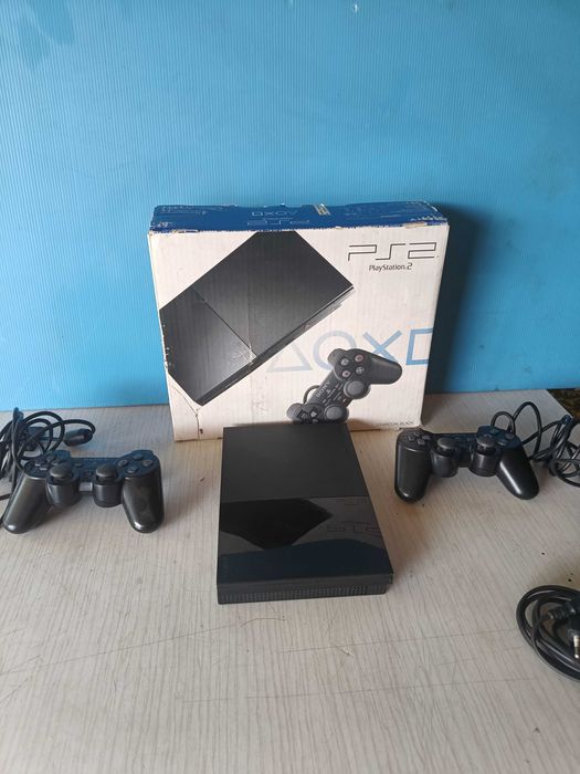 Продавам PSP 2 много запазен  с два джойстика
