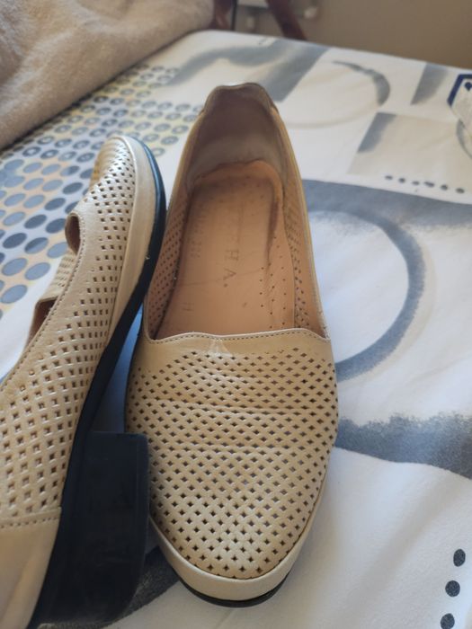 mocasini bej piele perforata,marime 38