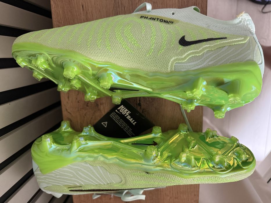 Новые бутсы Nike Phantom GX Gripknit