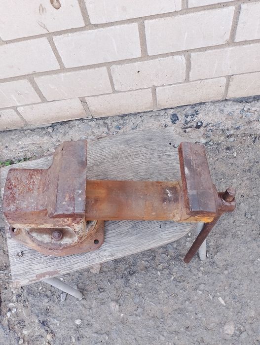 Продам тиски СССР