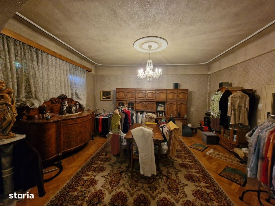 Vand casa singur in curte zona Lazaret