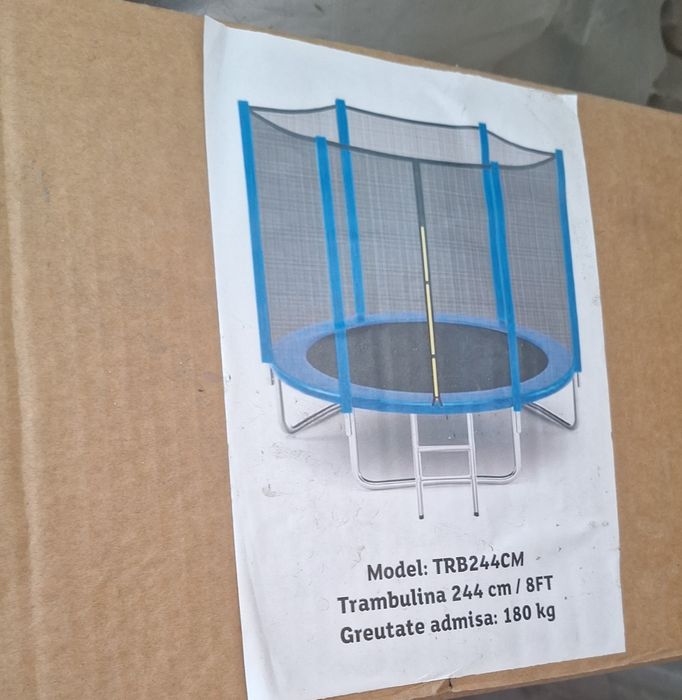 Trambulina fixa cu plasa de protectie.Produs nou in cutie ,sigilat . PRET FIX