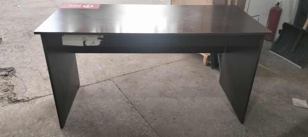 Продаю хорошие офисные столы