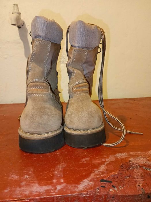 Bocanci MApN deșert, mărimea 42, aproape noi