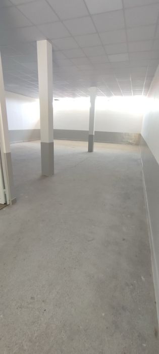 Склад с рампа под наем-след ремонт, с офис.