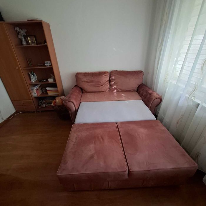 Vând canapea extensibilă din catifea