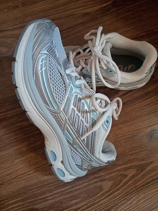 Adidas femei mărimea 37