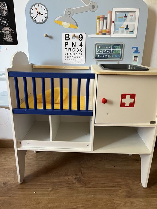 Докторска клиника дървена