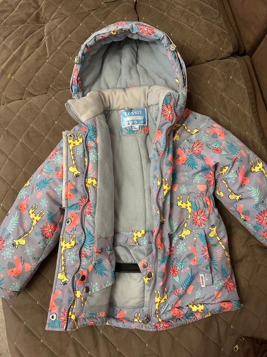 Продам зимнюю детскую куртку