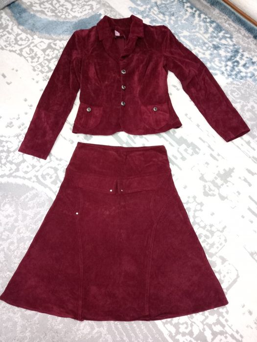 Продам костюм 44 р