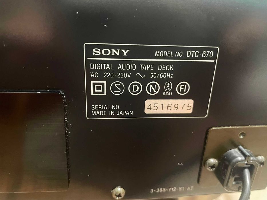 Sony DTC-670 Digital Audio Tape Deck