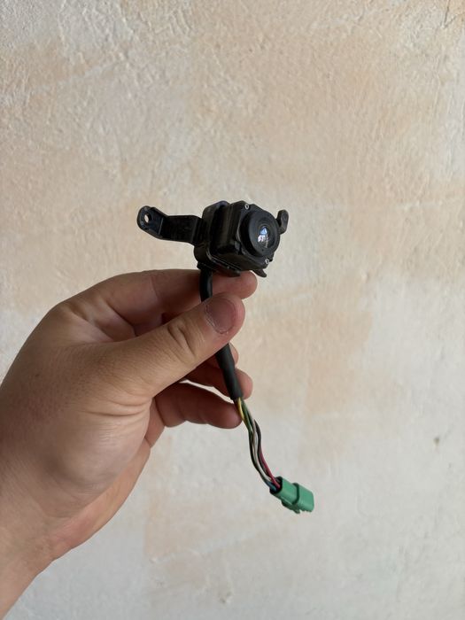 Камера на боковой зеркало LC200