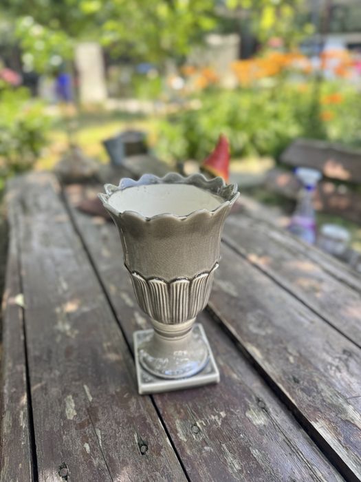 Vaza tip ghiveci, ceramica